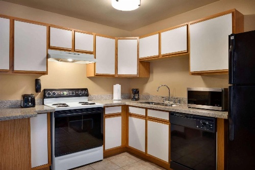 Hawthorn Suites By Wyndham Oak Creek/Milwaukee Airport image 1
