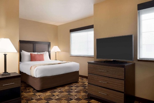Hawthorn Suites By Wyndham Oak Creek/Milwaukee Airport image 12