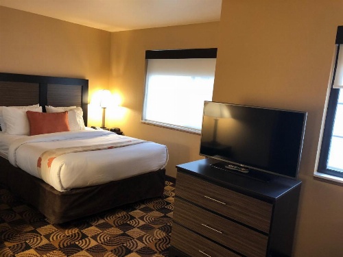 Hawthorn Suites By Wyndham Oak Creek/Milwaukee Airport image 17