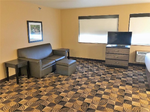 Hawthorn Suites By Wyndham Oak Creek/Milwaukee Airport image 23