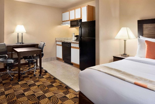 Hawthorn Suites By Wyndham Oak Creek/Milwaukee Airport image 3