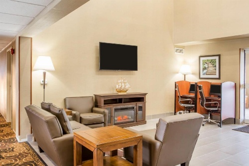 Hawthorn Suites By Wyndham Oak Creek/Milwaukee Airport image 30