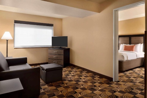 Hawthorn Suites By Wyndham Oak Creek/Milwaukee Airport image 32
