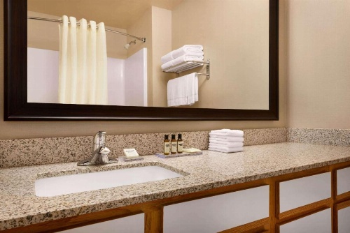 Hawthorn Suites By Wyndham Oak Creek/Milwaukee Airport image 37