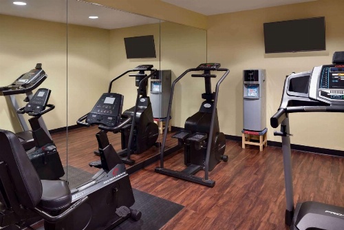 Hawthorn Suites By Wyndham Oak Creek/Milwaukee Airport image 7